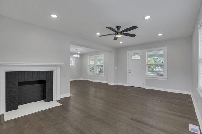 Building Photo - 1745 Sullivant Ave
