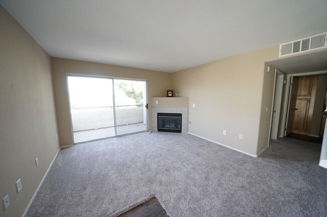 Building Photo - Beautiful 2 bed 2 bath upstairs unit in gated community.