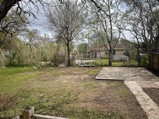 Building Photo - 3013 Palmetto St