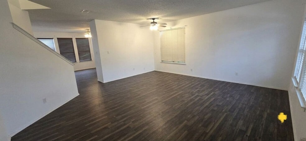 Building Photo - 722 Gillon Dr
