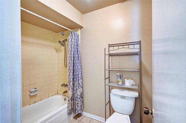 Building Photo - 2610 Princess Ln