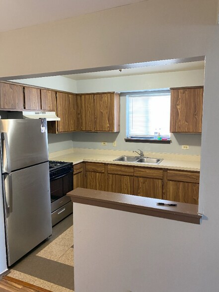 Building Photo - 236 S Yates Ave