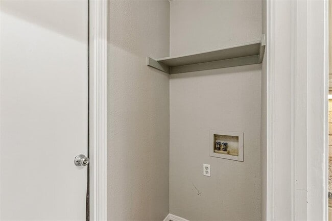 Building Photo - 2101 Harbor Dr