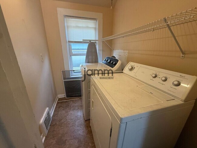 Building Photo - 1726 Starkweather Ave