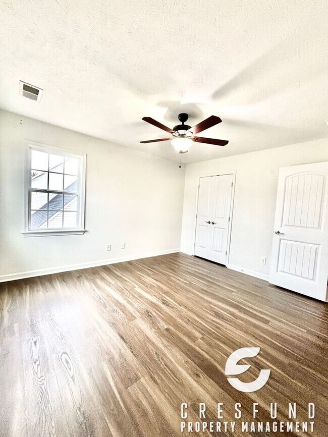 Building Photo - 15-20 Minutes from Fort Bragg and Cape Fear Valley! 4 Bed, 2.5 Bath AVAILABLE FOR MOVE IN NOW!