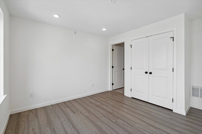 Building Photo - 1338 N 15th St