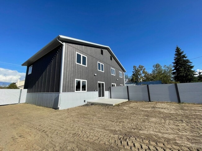 Building Photo - New Energy Efficient Constuction!