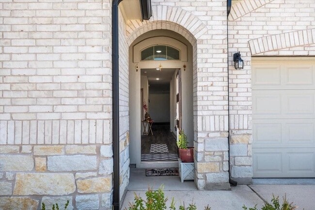 Building Photo - 18017 Nepi Dr