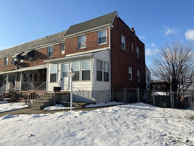 Building Photo - 3 Bedroom SemiDetached home