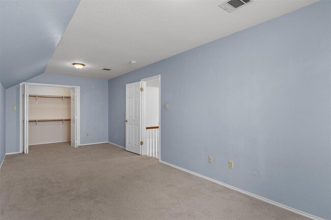 Building Photo - 100 Parque Cir