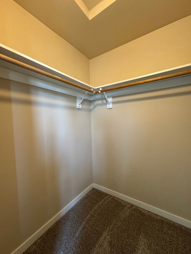 Building Photo - Cambridge Place I - 2241