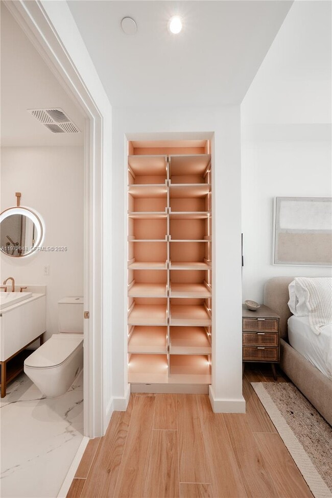 Building Photo - 2655 S Bayshore Dr