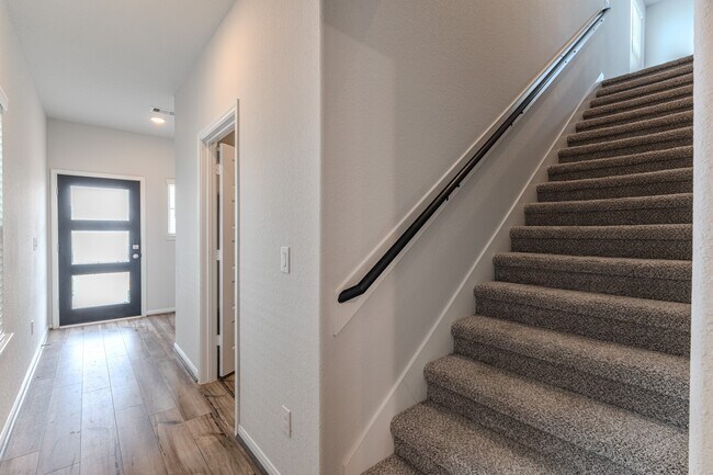 Building Photo - 100 Ashe Juniper Wy