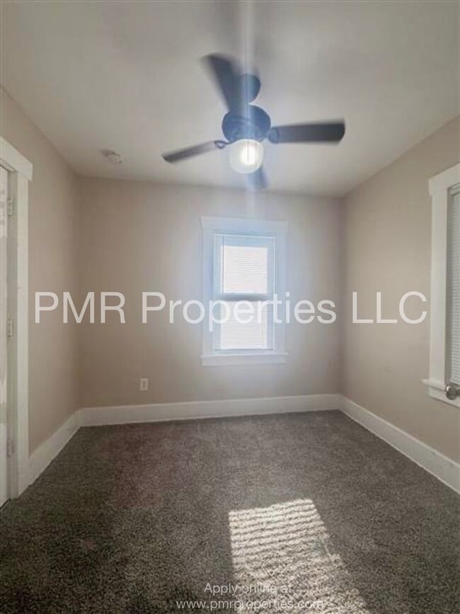 Building Photo - 3 Bedrooms/ 1 Bathroom House