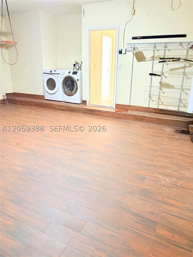 Building Photo - 1581 SW 106th Ave