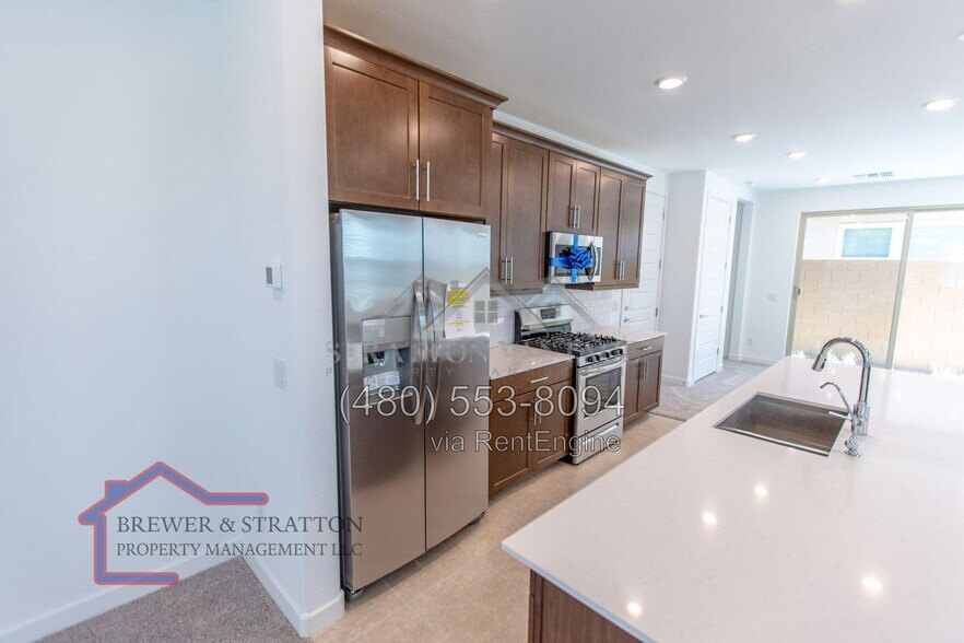 Building Photo - 1097 E Chapman Dr