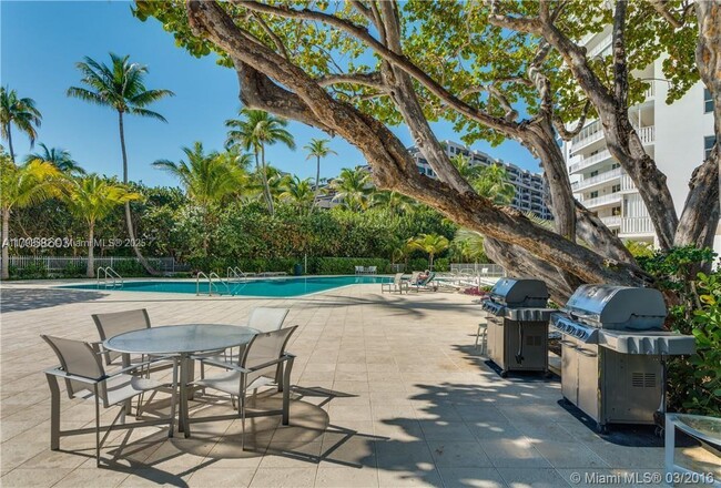 Building Photo - 200 Ocean Ln Dr