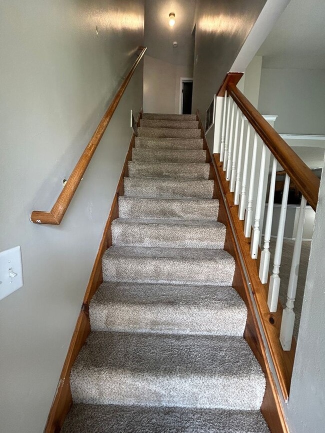 Building Photo - 5559-5561 Pinehurst Ln