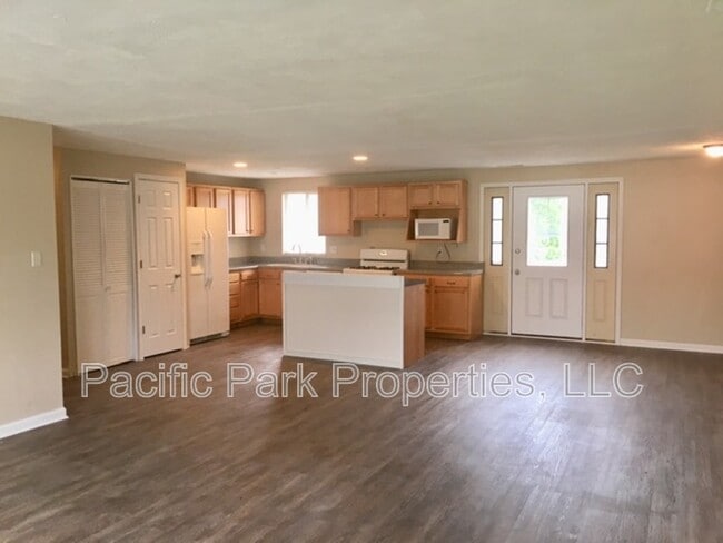 Building Photo - 9403 Shenandoah Dr