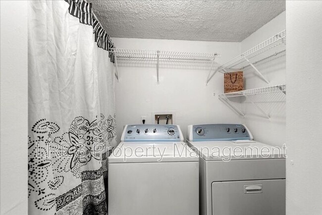 Building Photo - 4600 Lighthouse Cir