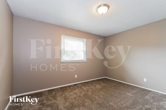 Building Photo - 733 Watersedge Dr