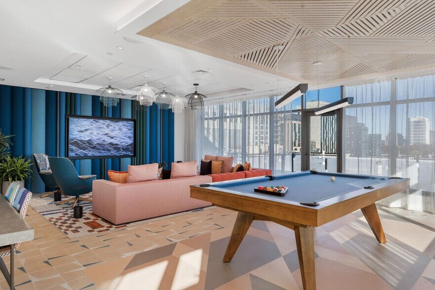 Building Photo - 79 Queensberry St