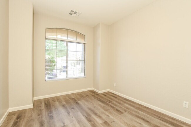 Building Photo - 2523 W Amber Sun Dr