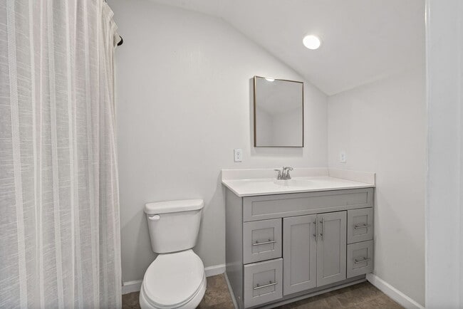 Building Photo - Modern Living in the Heart of Pleasant View Village!