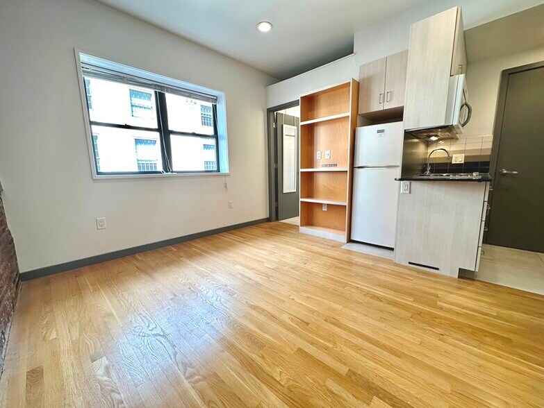 Building Photo - 144 Bowdoin St