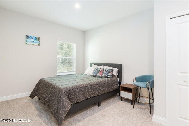 Building Photo - 239 Meadow Creek Dr