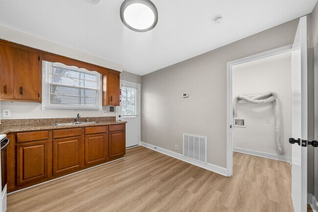 Building Photo - 125 Tandy Dr