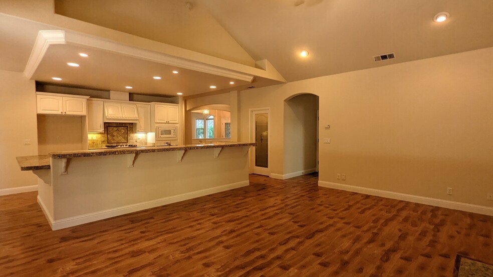 Building Photo - 1043 Diamante Robles Ct