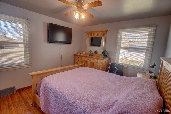 Building Photo - 190 W Elmview Ave