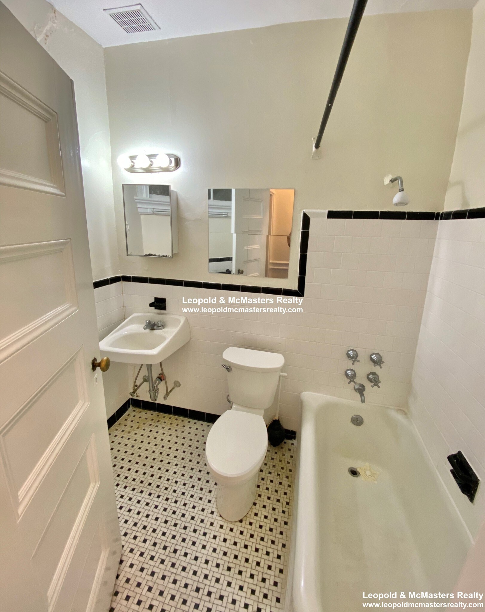 Building Photo - 2 Ware St