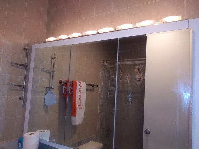 Building Photo - 2400 N Lakeview Ave