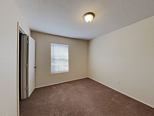 Building Photo - 724 Poncho Ln