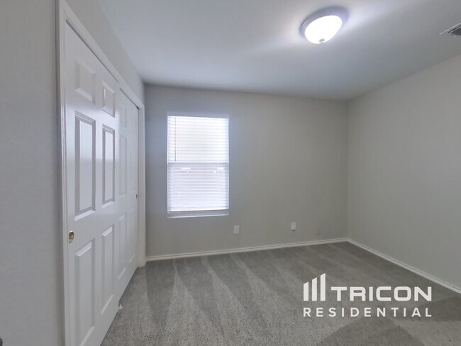 Building Photo - 2511 Sunset Bend