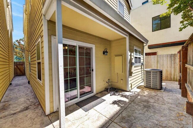 Building Photo - Charming 3-Bed Home in Sacramento with 2.5 Baths