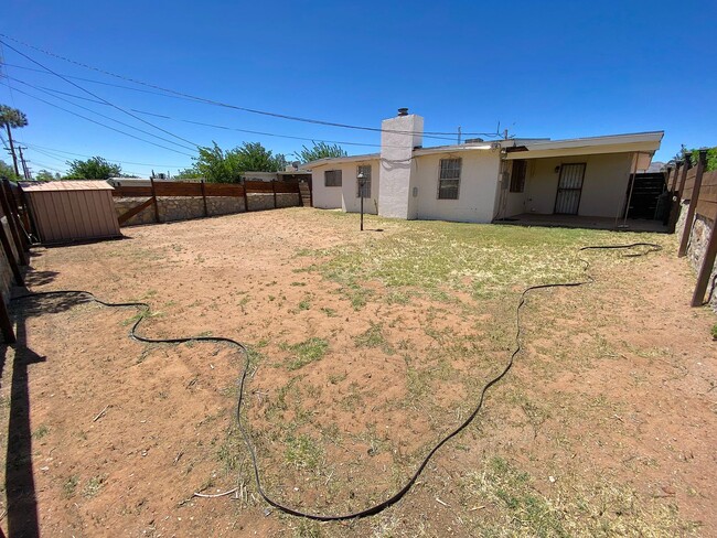 Building Photo - Northeast El Paso 3 bed with Refrig A/C