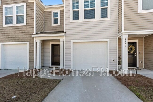 Building Photo - 4698 Palm View Cir