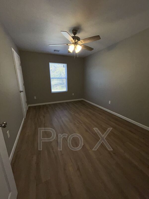 Building Photo - 718 Columbus St