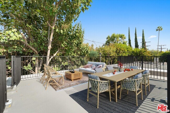 Primary Photo - 15213 Morrison St