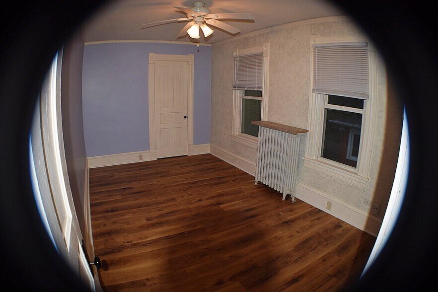 Building Photo - 102 E Irving Ave