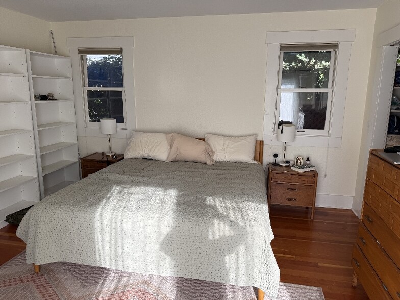 Building Photo - 588 S 15th St