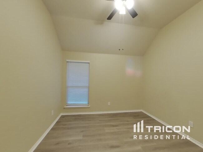 Building Photo - 1505 Parkside Dr