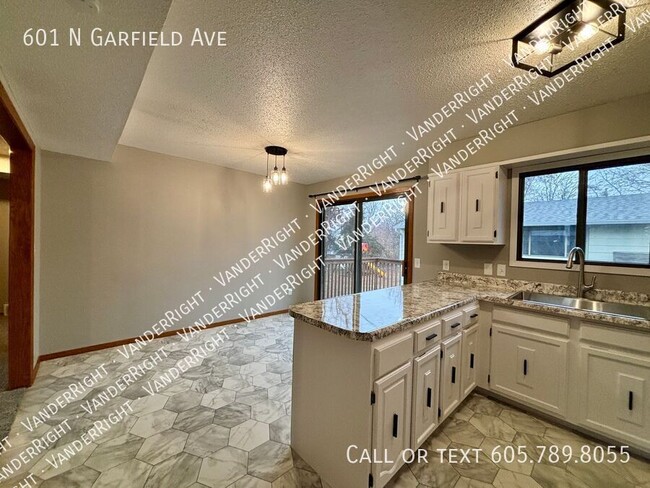 Building Photo - 601 N Garfield Ave
