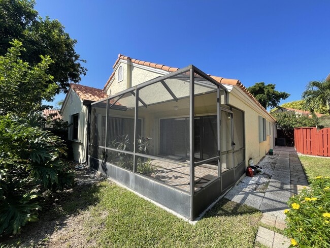 Building Photo - 2575 La Cristal Cir