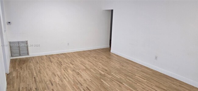 Building Photo - 3915 Ponce De Leon Blvd