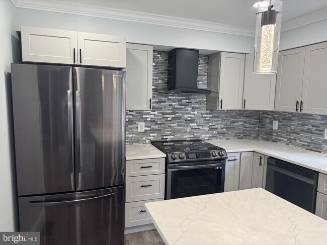 Building Photo - 813 Chesney Ln