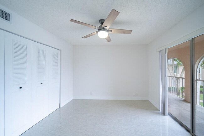 Building Photo - 13810 Oneida Dr